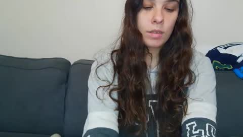 Snapshot of miss_sunshine01 chatting on 09/18/25, 02:19 Bella online show from 09/18/25, 02:19