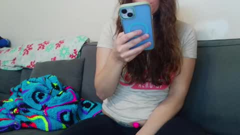 Snapshot of miss_sunshine01 chatting on 10/28/25, 02:42 Bella online show from 10/28/25, 02:42