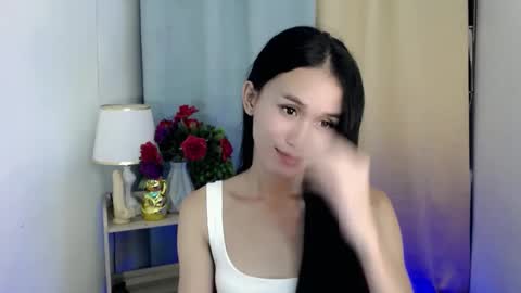 Snapshot of miss_sunshinex chatting on 01/23/25, 07:43 Shine online show from 01/23/25, 07:43