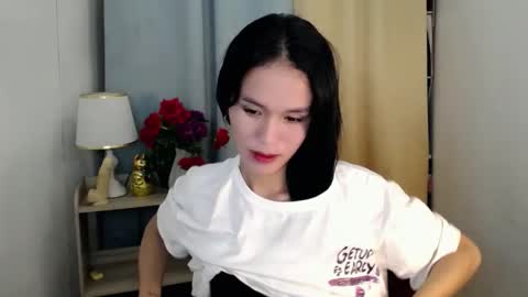 Snapshot of miss_sunshinex chatting on 02/02/25, 05:21 Shine online show from 02/02/25, 05:21