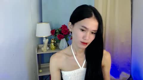 Snapshot of miss_sunshinex chatting on 02/06/25, 06:29 Shine online show from 02/06/25, 06:29