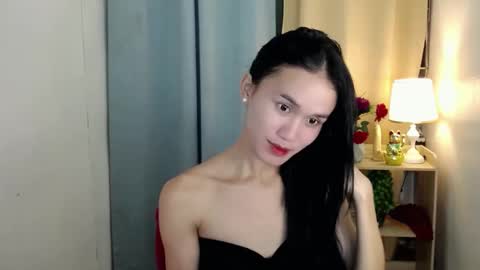 Snapshot of miss_sunshinex chatting on 02/14/25, 02:07 Shine online show from 02/14/25, 02:07