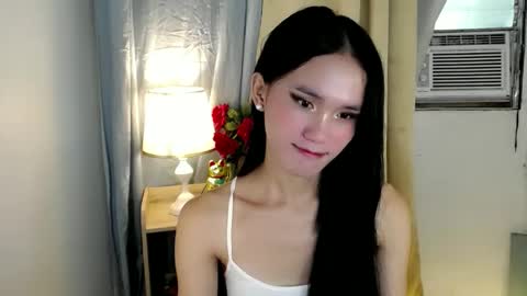 Snapshot of miss_sunshinex chatting on 02/20/25, 01:25 Shine online show from 02/20/25, 01:25