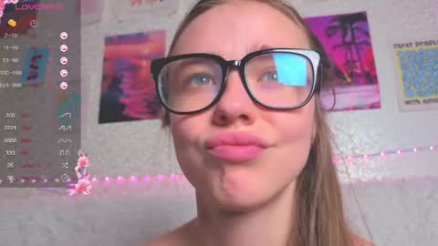 Snapshot of miss_sweetbb chatting on 05/11/26, 02:45 Bella online show from 05/11/26, 02:45