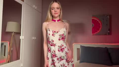 Snapshot of miss_sweetdream chatting on 05/20/26, 08:20 Emily online show from 05/20/26, 08:20