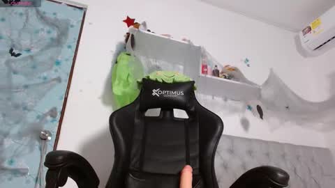 hanna    online show from 10/31/25, 02:23