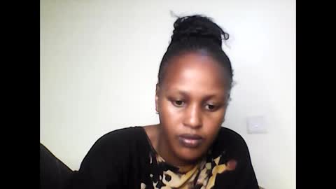 miss_vall online show from 10/16/25, 07:20