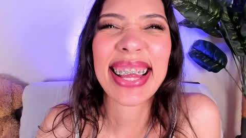 Snapshot of miss_veronica2 chatting on 05/13/26, 01:30 Miss Veronica online show from 05/13/26, 01:30