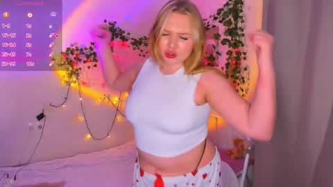 Tina  Julie online show from 11/12/25, 09:58