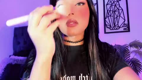 miss_zz online show from 11/27/25, 07:38