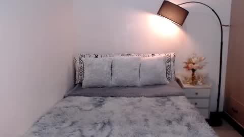 Snapshot of missaubreyfox chatting on 12/06/24, 03:44 Ms. Aubrey Fox online show from 12/06/24, 03:44