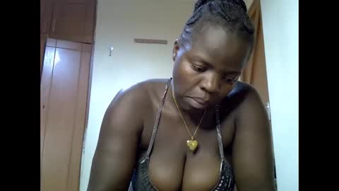 Snapshot of misscandy352_ chatting on 05/19/26, 05:52 misscandy352_ online show from 05/19/26, 05:52