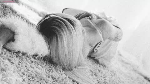 Chloe freelance model Please your thumbs up are important  online show from 11/29/25, 11:30