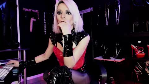 Missdarklady online show from 10/17/25, 12:01