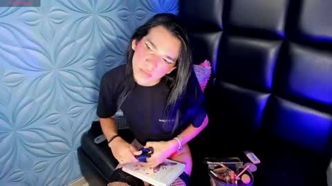 Snapshot of missdolllive chatting on 06/07/26, 01:37 Dolly online show from 06/07/26, 01:37