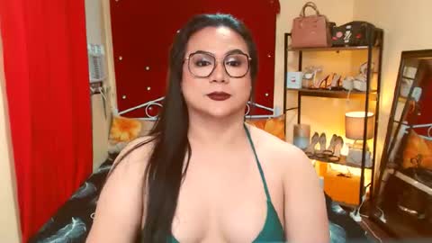 Snapshot of missdominantbigcockx chatting on 10/17/25, 11:57 missdominantbigcockx online show from 10/17/25, 11:57