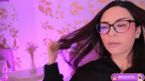 Snapshot of misselektra__ chatting on 06/08/26, 04:02 ELEKTRA online show from 06/08/26, 04:02