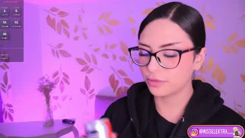 Snapshot of misselektra__ chatting on 06/11/26, 04:32 ELEKTRA online show from 06/11/26, 04:32