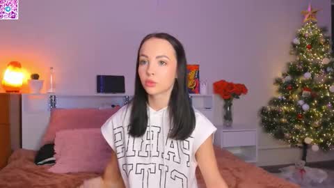 Hello dear my name Elisa online show from 12/17/25, 09:54