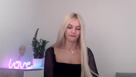 Snapshot of missemma1111 chatting on 12/29/24, 10:03 EMMA online show from 12/29/24, 10:03