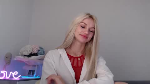 Snapshot of missemma1111 chatting on 01/10/25, 12:27 EMMA online show from 01/10/25, 12:27