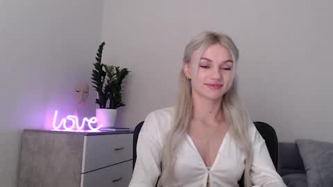 Snapshot of missemma1111 chatting on 02/03/25, 08:24 EMMA online show from 02/03/25, 08:24