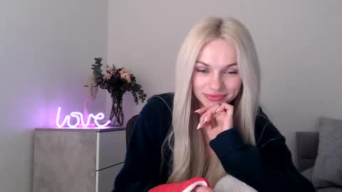 Snapshot of missemma1111 chatting on 03/11/25, 10:09 EMMA online show from 03/11/25, 10:09