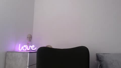 Snapshot of missemma1111 chatting on 09/08/25, 08:08 EMMA online show from 09/08/25, 08:08