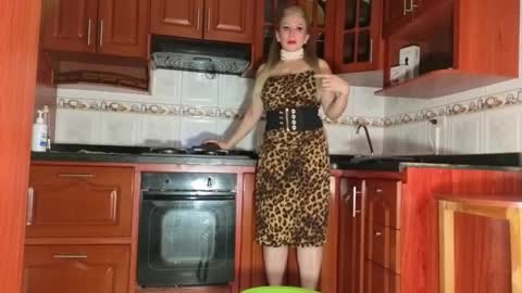 Snapshot of missescarleth chatting on 09/20/25, 03:29 Escarlet online show from 09/20/25, 03:29