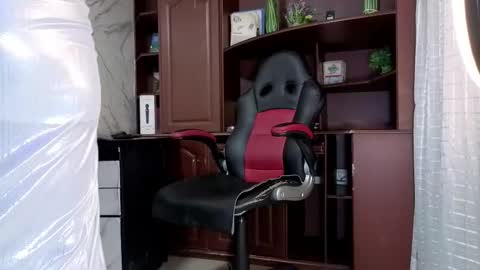 Escarlet online show from 11/28/25, 02:47