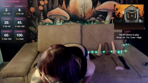 Luna online show from 10/10/25, 01:43