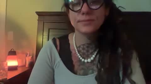 misshoneybadger333 online show from 10/21/25, 02:01