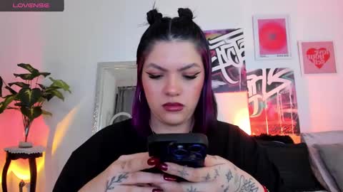 Annie online show from 01/09/25, 02:43