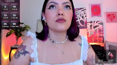 Annie online show from 01/19/25, 02:57