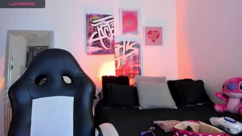 Annie online show from 03/08/25, 01:39