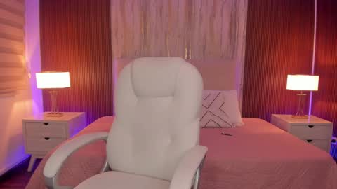 Snapshot of missisabella1 chatting on 01/23/25, 11:48 Bella Castillo online show from 01/23/25, 11:48