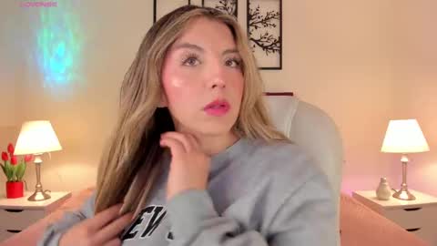Snapshot of missisabella1 chatting on 09/19/25, 02:29 Bella Castillo online show from 09/19/25, 02:29