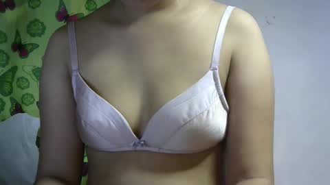 Snapshot of missjona08 chatting on 09/20/25, 11:39 Jona online show from 09/20/25, 11:39