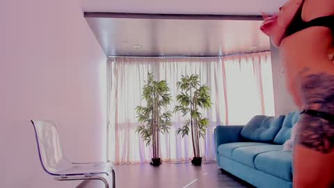 misskiarra online show from 01/18/25, 08:52