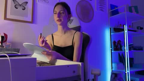 misslalii online show from 04/19/26, 07:49