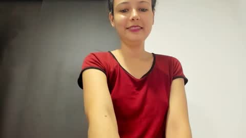 Snapshot of misslatinrose chatting on 09/21/25, 08:43 Rose online show from 09/21/25, 08:43