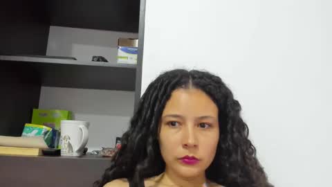 Snapshot of misslatinrose chatting on 10/11/25, 09:35 Rose online show from 10/11/25, 09:35