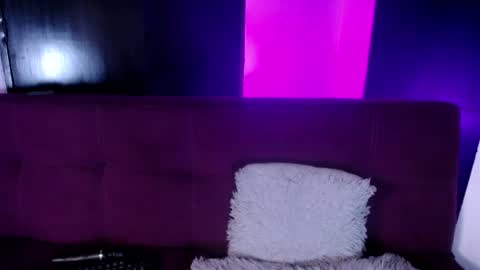 Snapshot of missloise chatting on 12/14/24, 07:03 Miss Loise online show from 12/14/24, 07:03