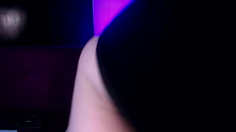 Snapshot of missloise chatting on 12/29/24, 12:45 Miss Loise online show from 12/29/24, 12:45