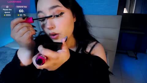 Snapshot of missloise chatting on 09/19/25, 04:25 Miss Loise online show from 09/19/25, 04:25