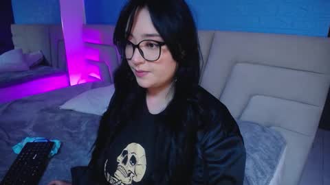 Snapshot of missloise chatting on 10/13/25, 01:27 Miss Loise online show from 10/13/25, 01:27