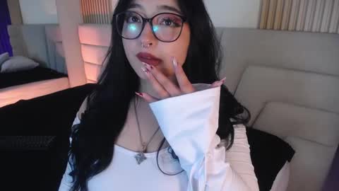 Snapshot of missloise chatting on 10/22/25, 04:24 Miss Loise online show from 10/22/25, 04:24