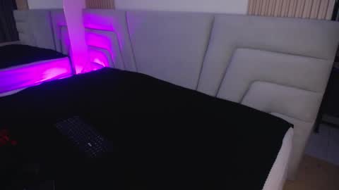 Snapshot of missloise chatting on 10/27/25, 03:43 Miss Loise online show from 10/27/25, 03:43