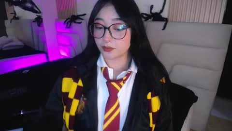 Snapshot of missloise chatting on 10/31/25, 04:02 Miss Loise online show from 10/31/25, 04:02