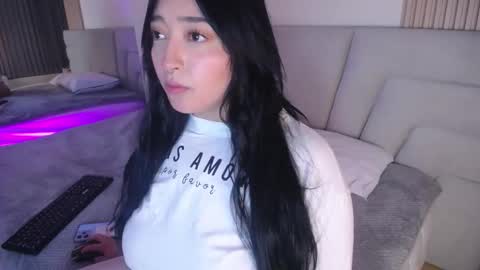 Snapshot of missloise chatting on 11/18/25, 05:12 Miss Loise online show from 11/18/25, 05:12